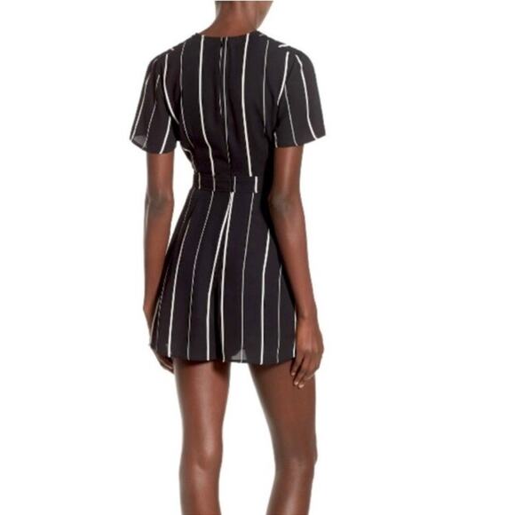 ASTR The Label Short Sleeve Deep V Striped Romper Black White Size Large - Picture 3 of 15